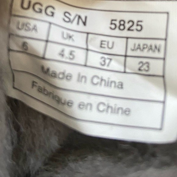 Ugg Australia short gray classic boots size 6 - Picture 4 of 4